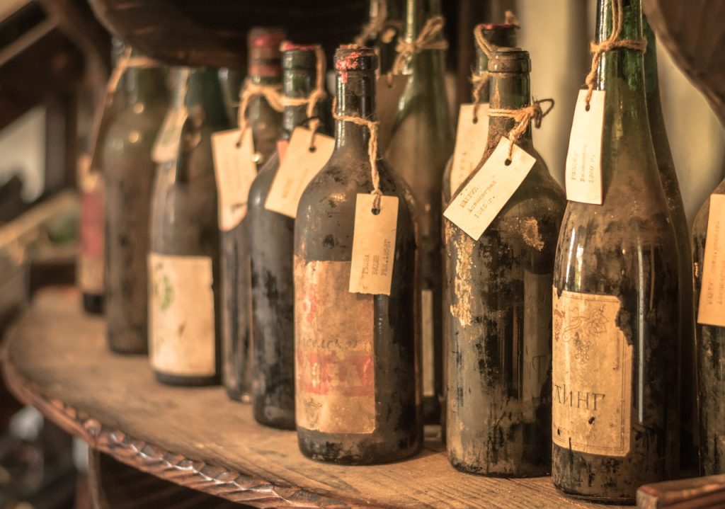 wine, old, harvest-4963893.jpg